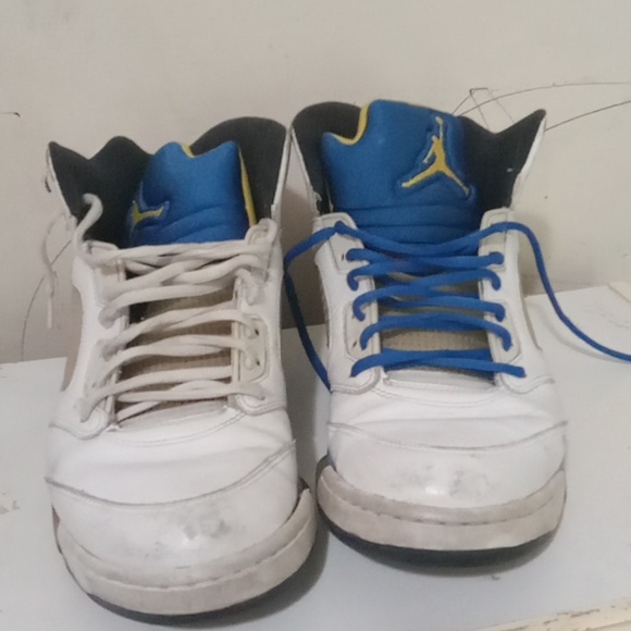 Jordan 5 Laney - Picture 3 of 4